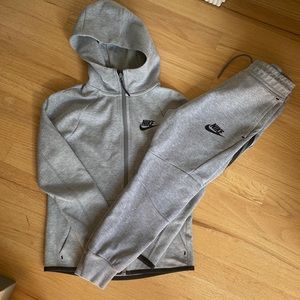 Boys Nike Tech Outfit